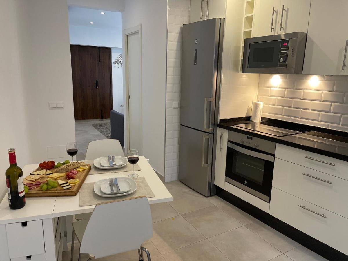 New Townhouse In The Heart Of Nerja With Jacuzzi Villa Luaran gambar