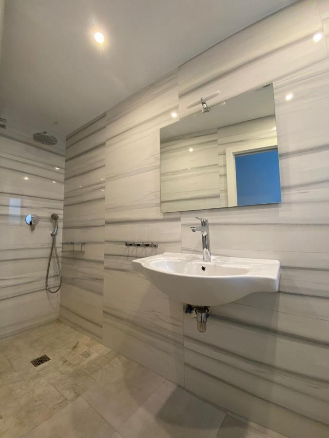New Townhouse In The Heart Of Nerja With Jacuzzi Villa Luaran gambar