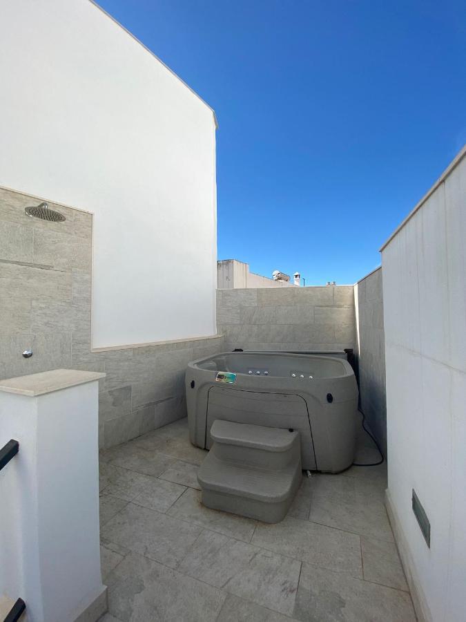 New Townhouse In The Heart Of Nerja With Jacuzzi Villa Luaran gambar